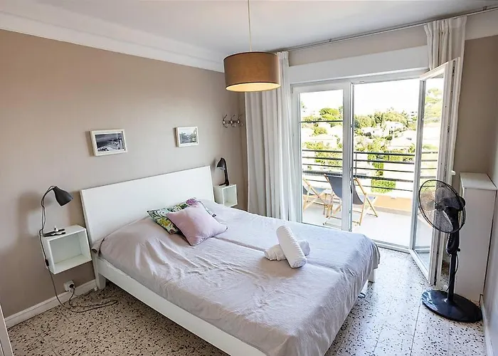 Two Bedroom In شقة أنتيب