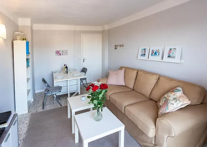 Two Bedroom In شقة