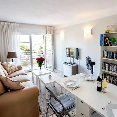 アパート Two Bedroom In
